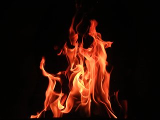 Dumpiuose kilo gaisras, padėtis kontroliuojama