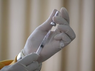 Virusui suvaldyti - vakcina ir operatyvus ištyrimas