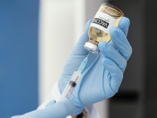 Švietimo darbuotojai kviečiami antram „Vaxzevria“ skiepui