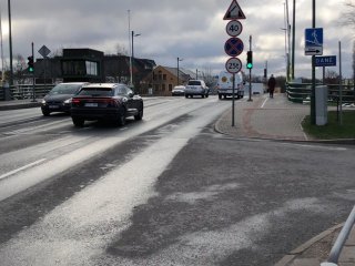 Pilies tilto prieigose naujas kelio ženklas