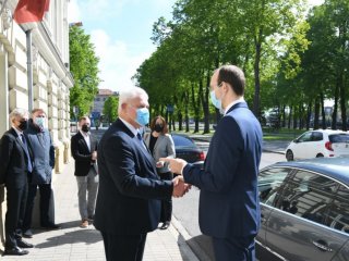 Ministras ragina aktyviau bendradarbiauti sprendžiant uosto plėtros ir aplinkosaugos klausimus