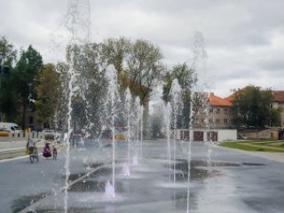 Didieji miesto fontanai veiks ilgiau