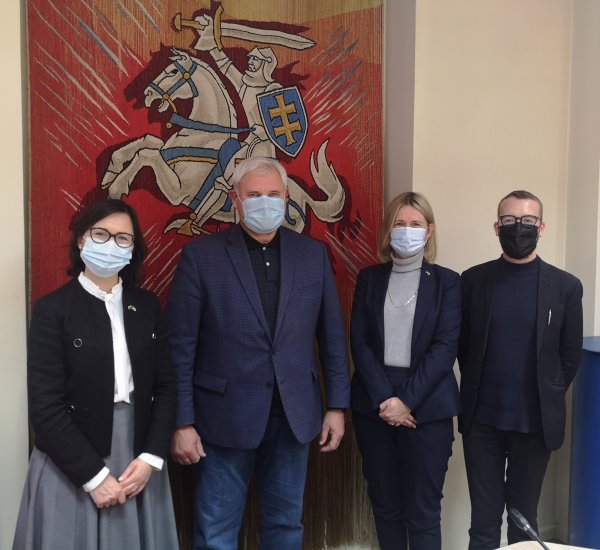 Nuotr. iš kairės: Švedijos garbės konsulė Klaipėdoje Vaida Vaičaitienė, Klaipėdos miesto meras Vytautas Grubliauskas, Švedijos ambasadorė Lietuvoje Inger Buxton, ambasados antrasis sekretorius Fredrik Åhsberg.