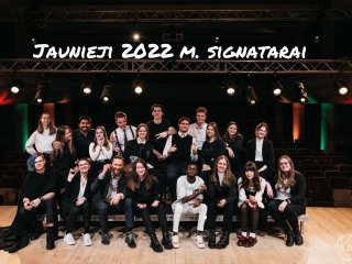 Unikalioje fotosesijoje Klaipėdos jaunuoliai tapo nepriklausomybės akto signatarais