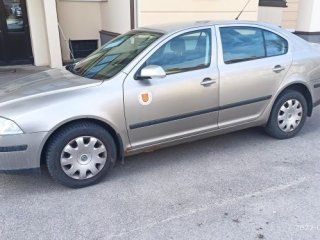 Elektroniniame aukcione parduodamas automobilis