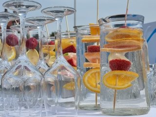 Vandentvarkos įmonės kavinėms dovanoja vandenį ir skatina atsisakyti plastiko