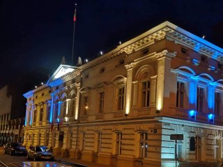 Rotušė nušvis Ukrainos vėliavos spalvomis