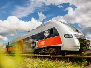 Atnaujinta tvarka dėl nemokamo susisiekimo traukiniais nuo karo Ukrainoje bėgantiems asmenims
