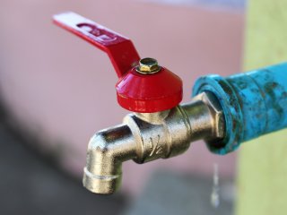 Nutraukiamas vandens tiekimas Klaipėdos kapinėse žiemos laikotarpiui