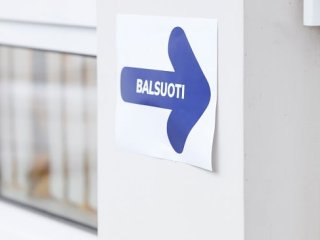 VRK primena: rinkti merus pakartotinio balsavimo metu galės tik nuolatiniai savivaldybės gyventojai