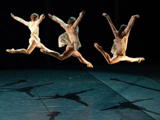 Įkurtuvių naujame pastate laukiantis Klaipėdos valstybinis muzikinis teatras toliau keliaus po...