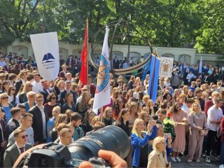 Pagerbs miesto abiturientus šimtukininkus