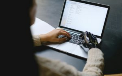 Nežinote, kaip kalbėti apie negalią? Pasinaudokite specialia svetaine 