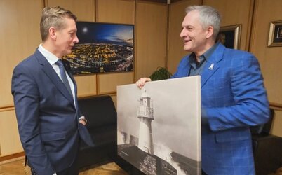 Klaipėdos miesto vėliava – Švyturių metų iniciatoriui