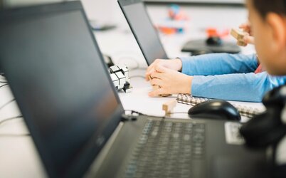Savivaldybė investuoja į gabius mokinius: stiprinamas universitetinių klasių modelis