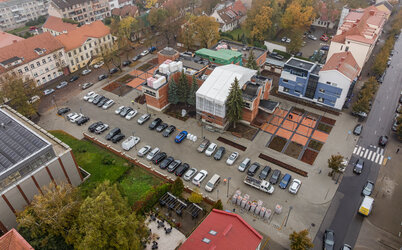 Klaipėdos Santuokų rūmų aplinka atgimė iš naujo: projektas sukūrė jaukesnę, žalesnę ir modernesnę...