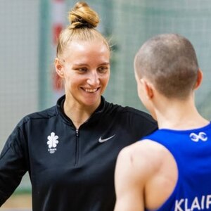 ANA STAROVOITOVA | Bokso trenerė, kuri ne tik pati aktyviai ir sėkmingai sportuoja, bet ir kryptingai ugdo jaunąją boksininkų kartą. 2025 metais net keturi jos treniruojami sportininkai atstovavo Lietuvai Europos jaunių ir jaunučių čempionatuose, o Lietuvos čempionatuose įvairiose amžiaus grupėse ir svorio kategorijose jos auklėtiniai iškovojo 3 aukso, 2 sidabro ir 3 bronzos medalius.