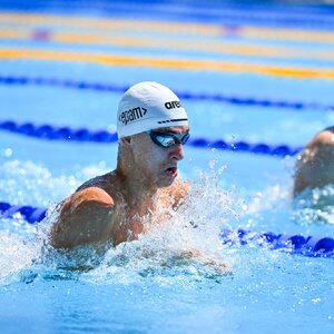 HERKUS ANDRONATIJ | Treneris – Vilius Srėbalius. Vienas ryškiausių jaunosios kartos Lietuvos plaukikų. 2025 m. Lietuvos čempionatuose (25 m ir 50 m baseinuose) iškovojo aukso, sidabro ir bronzos medalius, pagerino Lietuvos 17 metų amžiaus grupės rekordą 200 m krūtine. Šį rekordą sportininkas pakartojo ir pagerino pasaulio jaunimo čempionate, o Nordic čempionate, atstovaudamas Lietuvos rinktinei, tapo estafetės nugalėtoju.