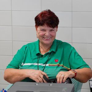 FELICITA VAITKUTĖ | 3 kategorijos povandeninio sporto trenerė, aktyviai prisidedanti prie Lietuvos ir Klaipėdos miesto plaukimo su pelekais varžybų organizavimo. 2025 metais kartu su auklėtiniu Donatu Draukšu dalyvavo Pasaulio jaunimo plaukimo su pelekais čempionate, kuriame sportininkas iškovojo 7 vietą.