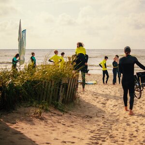 NEĮGALIŲJŲ SPORTININKŲ ASOCIACIJA IR PROJEKTAS „JUDU 365“ | Neįgaliųjų sportininkų asociacijos projektas „JUDU 365“ skatina vandens sporto prieinamumą visiems, nepriklausomai nuo fizinių galimybių ar socialinės padėties, ir nuo pavasario iki rudens aktyviai organizuoja vandens sporto veiklas, kurios dažnai vyksta itin sudėtingomis sąlygomis, kurias diktuoja Baltijos jūra.