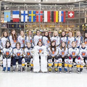 MOTERŲ LEDO RITULIO KOMANDA „HC KLAIPĖDA GIRLS“ | Treneris – Vadimas Beličenka. 2024–2025 m. sezone „HC Klaipėda Girls“ apgynė Lietuvos moterų ledo ritulio čempionių titulą ir dar kartą patvirtino savo lyderystę šalies čempionate, o taip pat tapo Baltijos moterų ledo ritulio čempionato B lygos nugalėtojomis – šiame turnyre komanda triumfavo pademonstruodama pergalingą, užtikrintą žaidimą viso sezono metu.