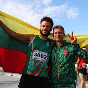 RIČARDAS TĖVELIS | 2025 m. orientavimosi sporto trenerio auklėtiniai pasiekė aukščiausio lygio tarptautinių rezultatų: Deflimpinėse žaidynėse Japonijoje iškovoti aukso ir sidabro medaliai, Europos jaunių orientavimosi sporto kalnų dviračiais čempionate – 3 ir 5 vietos, Baltijos šalių jaunimo čempionate – 1 ir 3 vietos. Trenerio sportininkai atstovavo Lietuvai ir pasaulio jaunimo čempionate.