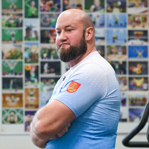 VINCAS ŠLEVINSKIS | Ilgametis aukšto meistriškumo sunkiosios atletikos treneris ir Lietuvos vyrų rinktinės vyriausiasis treneris. 2025 m. jo auklėtiniai laimėjo Lietuvos čempionatų komandinę įskaitą, iškovojo 8 aukso ir 2 sidabro medalius, dar 2 aukso medalius laimėjo U23 Lietuvos čempionate. Trenerio sportininkai nuolat atstovauja Lietuvai Europos ir pasaulio čempionatuose.