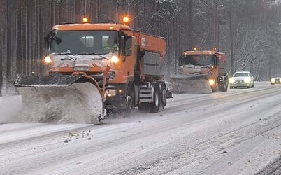 Tęsiami gatvių ir šaligatvių valymo darbai: sniegas bus vežamas iš miesto