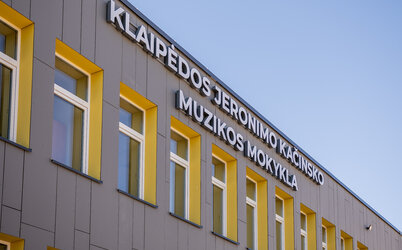 Muzika grįžta į namus – Klaipėdos Jeronimo Kačinsko muzikos mokykloje užbaigti remonto darbai 